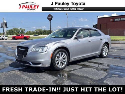 2017 Chrysler 300 Limited
