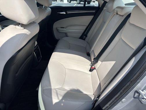 2017 Chrysler 300 Limited