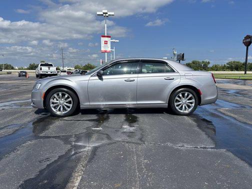 2017 Chrysler 300 Limited