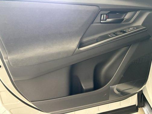 Wind Chill Pearl 2026 Toyota C-HR SE