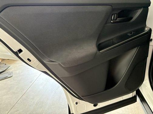 Wind Chill Pearl 2026 Toyota C-HR SE