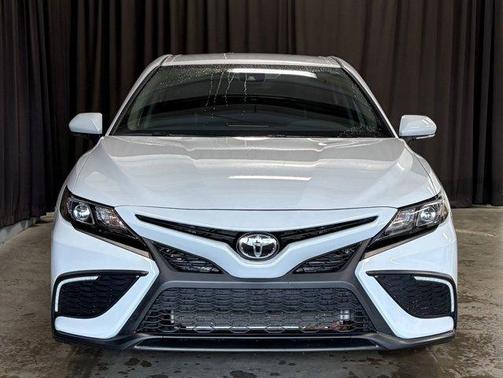 Ice Edge 2024 Toyota Camry SE