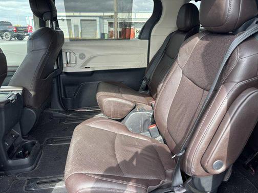 2021 Toyota Sienna Platinum