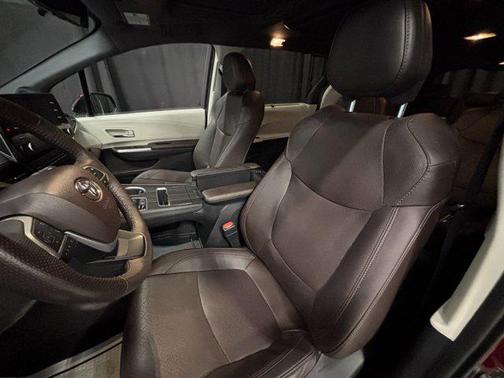 2021 Toyota Sienna Platinum