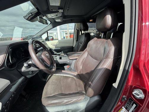 2021 Toyota Sienna Platinum