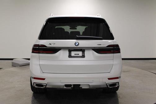 Mineral White Metallic 2027 BMW X7 xDrive40i