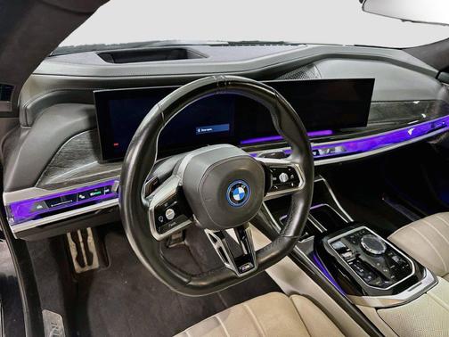 Carbon Black Metallic 2024 BMW i7 xDrive60