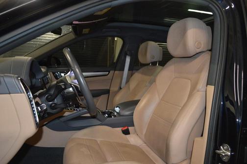 2023 Porsche Cayenne Platinum Edition