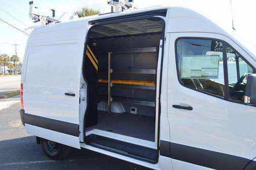 Arctic White 2026 Mercedes-Benz Sprinter 2500 Cargo 144 WB