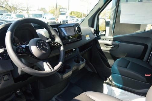 Arctic White 2026 Mercedes-Benz Sprinter 2500 Cargo 144 WB