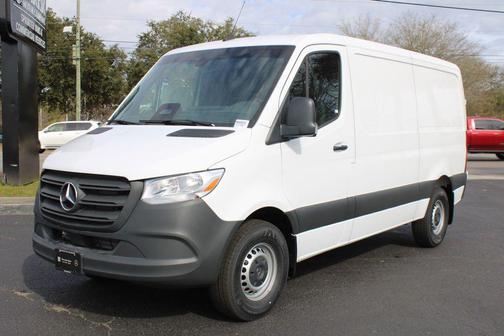 Arctic White 2026 Mercedes-Benz Sprinter 2500 Cargo 144 WB