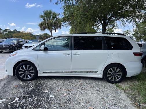 2020 Toyota Sienna 