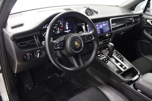 Dolomite Silver Metallic 2025 Porsche Macan Macan