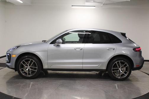 Dolomite Silver Metallic 2025 Porsche Macan Macan