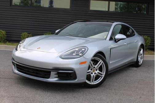 2018 Porsche Panamera 4