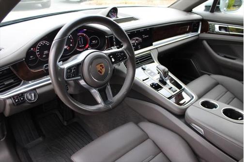 2018 Porsche Panamera 4