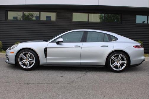 2018 Porsche Panamera 4