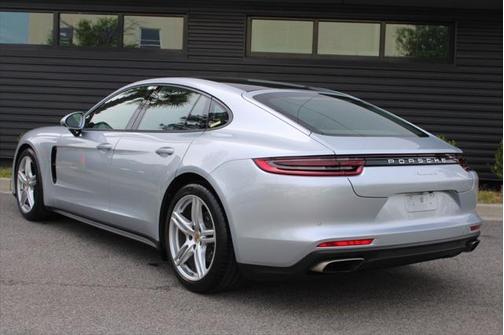 2018 Porsche Panamera 4