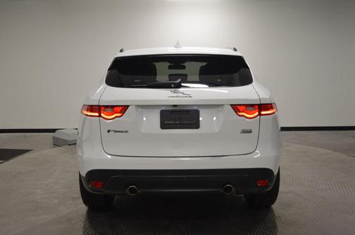 Fuji White 2018 Jaguar F-PACE 30t Premium