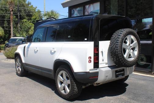 2022 Land Rover Defender 110 SE