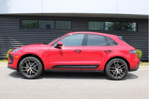 2025 Porsche Macan Base