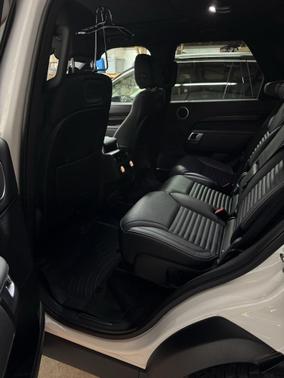 2022 Land Rover Discovery P300 S R-Dynamic