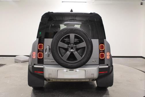 2022 Land Rover Defender 110 SE