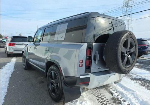 2022 Land Rover Defender 110 SE