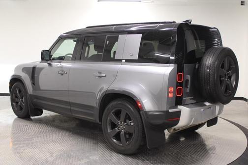 2022 Land Rover Defender 110 SE