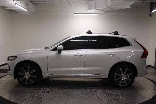 Crystal White Metallic 2021 Volvo XC60 T6 Inscription
