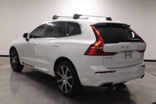 Crystal White Metallic 2021 Volvo XC60 T6 Inscription