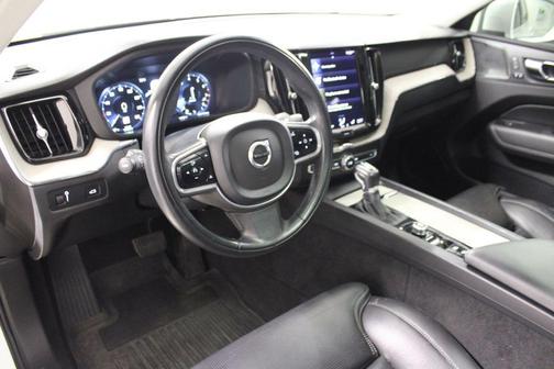 Crystal White Metallic 2021 Volvo XC60 T6 Inscription