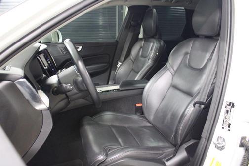 Crystal White Metallic 2021 Volvo XC60 T6 Inscription