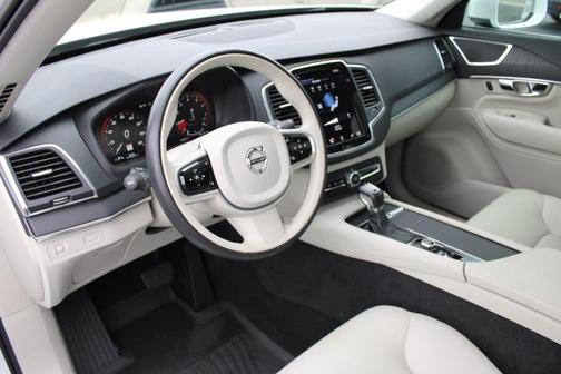 2020 Volvo XC90 T5 Momentum