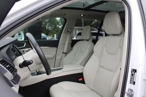 2020 Volvo XC90 T5 Momentum