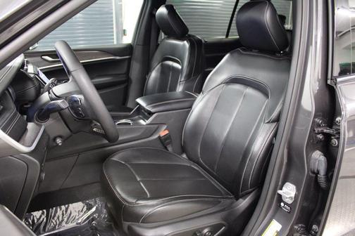 Baltic Gray Metallic Clearcoat 2024 Jeep Grand Cherokee L Limited