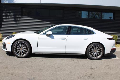 2024 Porsche Panamera 4