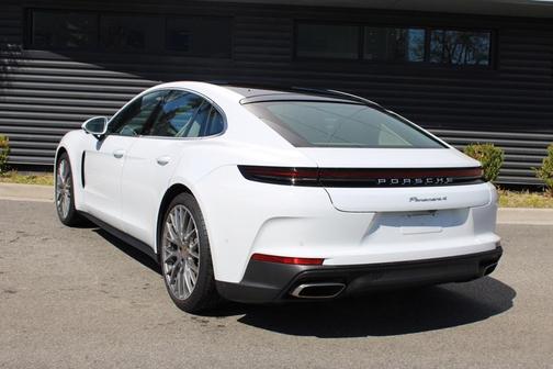 2024 Porsche Panamera 4