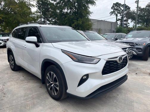 Wind Chill Pearl 2024 Toyota Highlander XLE