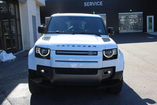 2024 Land Rover Defender 130 P400 Outbound