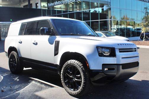 2024 Land Rover Defender 130 P400 Outbound