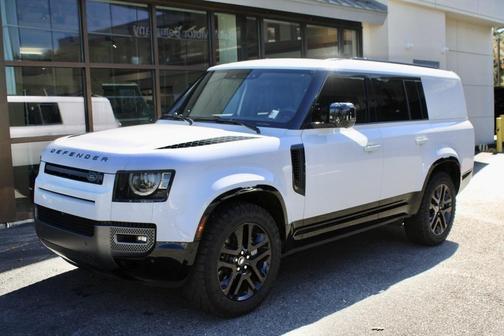 2024 Land Rover Defender 130 P400 Outbound