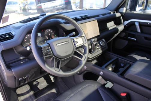 2024 Land Rover Defender 130 P400 Outbound