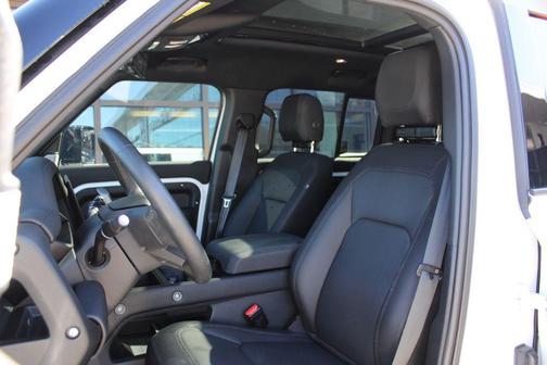 2024 Land Rover Defender 130 P400 Outbound