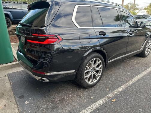 Black Sapphire Metallic 2023 BMW X7 xDrive40i