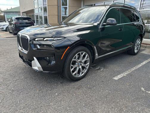 Black Sapphire Metallic 2023 BMW X7 xDrive40i