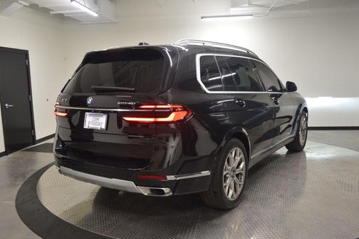 Black Sapphire Metallic 2023 BMW X7 xDrive40i