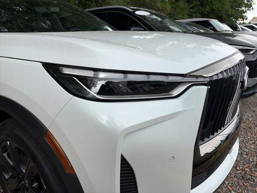Radiant White/Black Obsidian 2026 INFINITI QX60 AUTOGRAPH