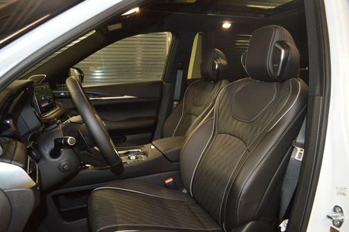 Radiant White/Black Obsidian 2026 INFINITI QX60 AUTOGRAPH