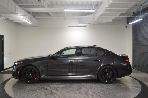 Dark Graphite Metallic 2025 BMW M5 Base